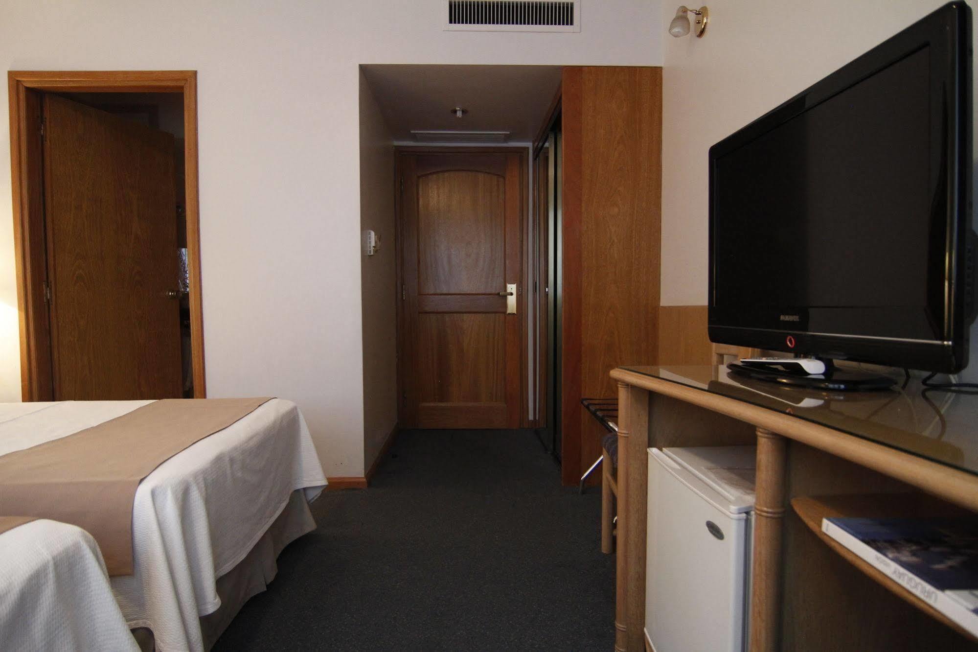 מונטווידאו Crystal Palace Hotel מראה חיצוני תמונה