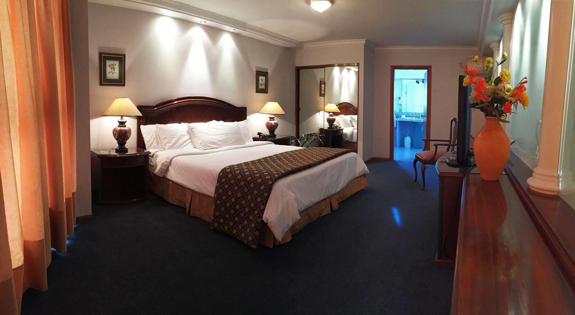 מונטווידאו Crystal Palace Hotel מראה חיצוני תמונה